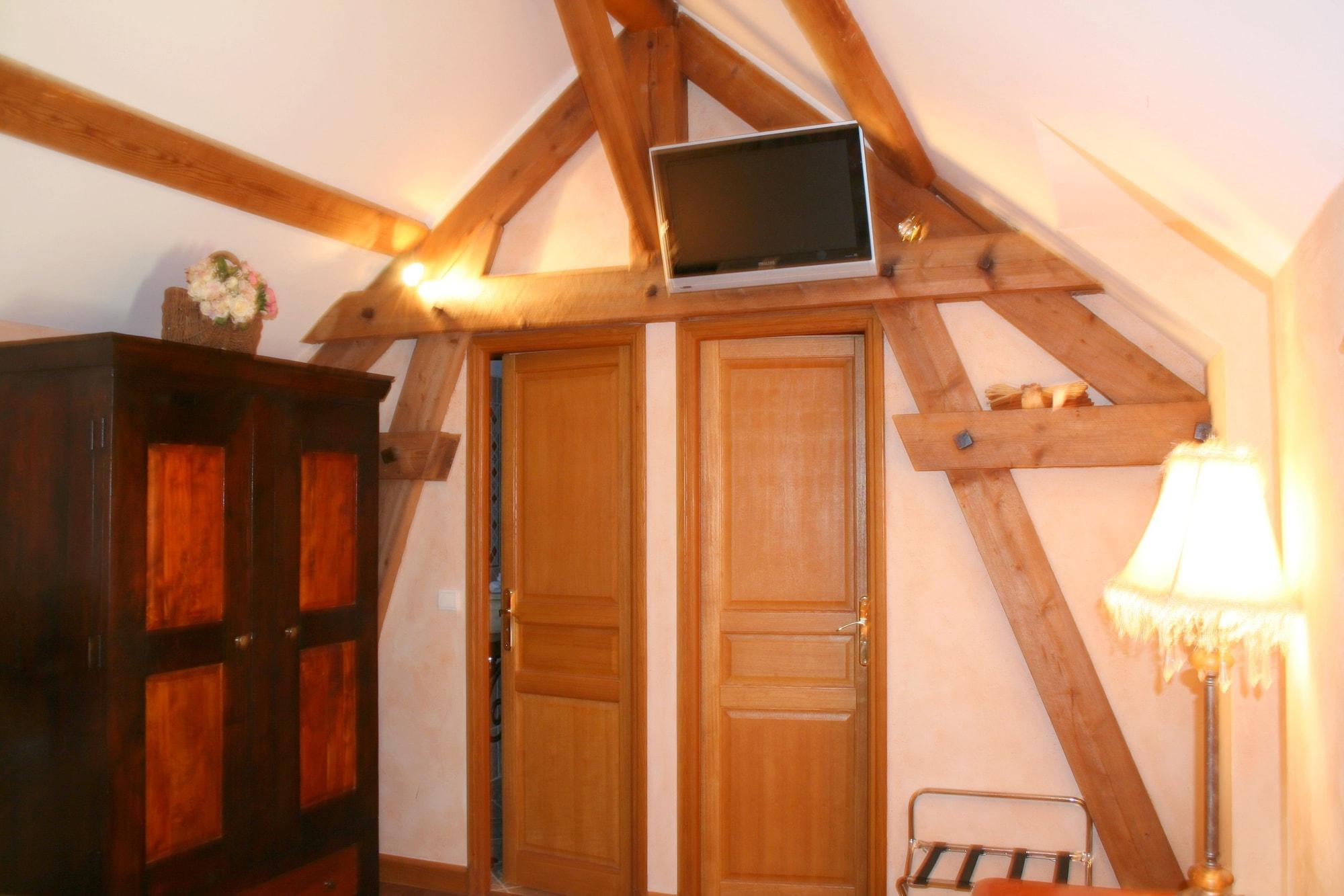 Chateau De Challanges