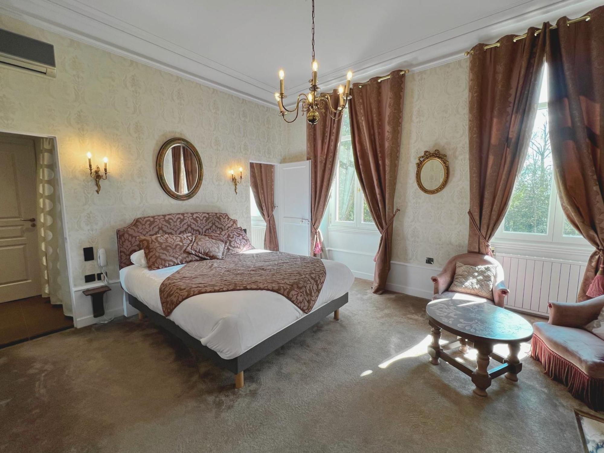 Chateau De Challanges Beaune (Cote d'Or)