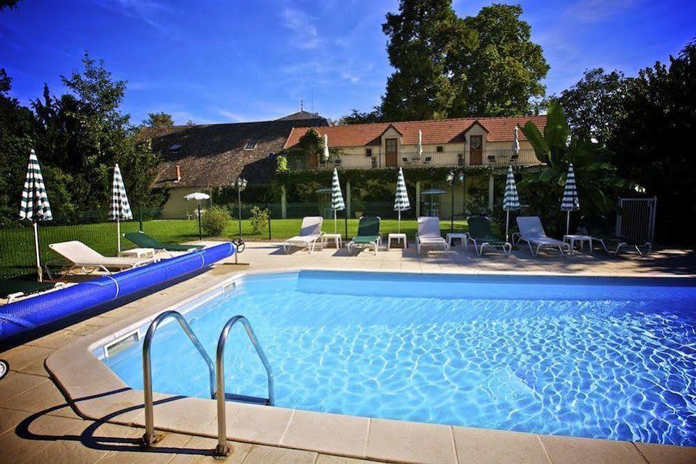 Hotel Chateau De Challanges